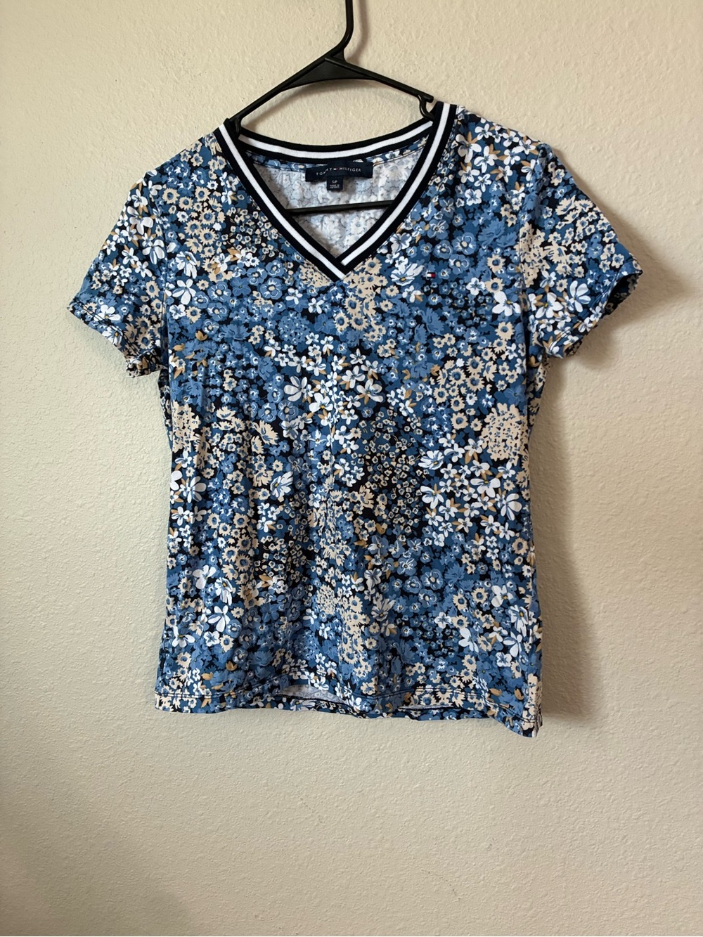 Tommy Hillfiger Blue Floral V-Neck Women's Top